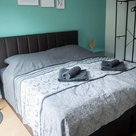 Industrial Charm Loft Apartment *